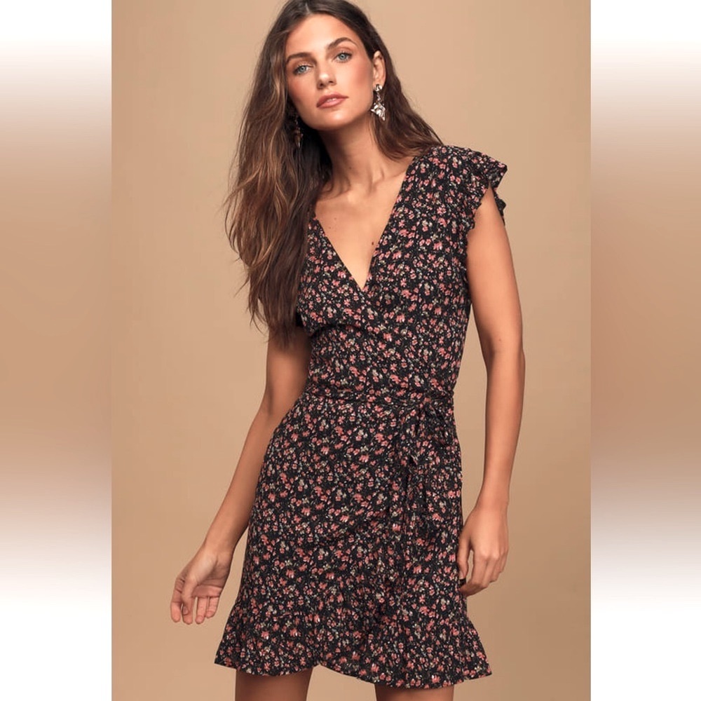 Lulu’s A Beauty Downtown Black Floral Print Wrap Mini Dress - S - 🖤🌺